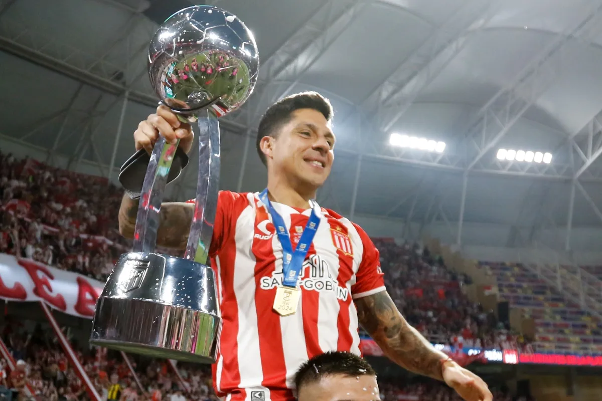 Enzo Pérez, campeón con Estudiantes en 2024