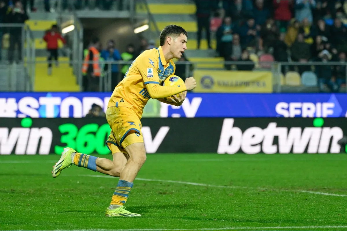 Matías Soulé con la camiseta de Frosinone