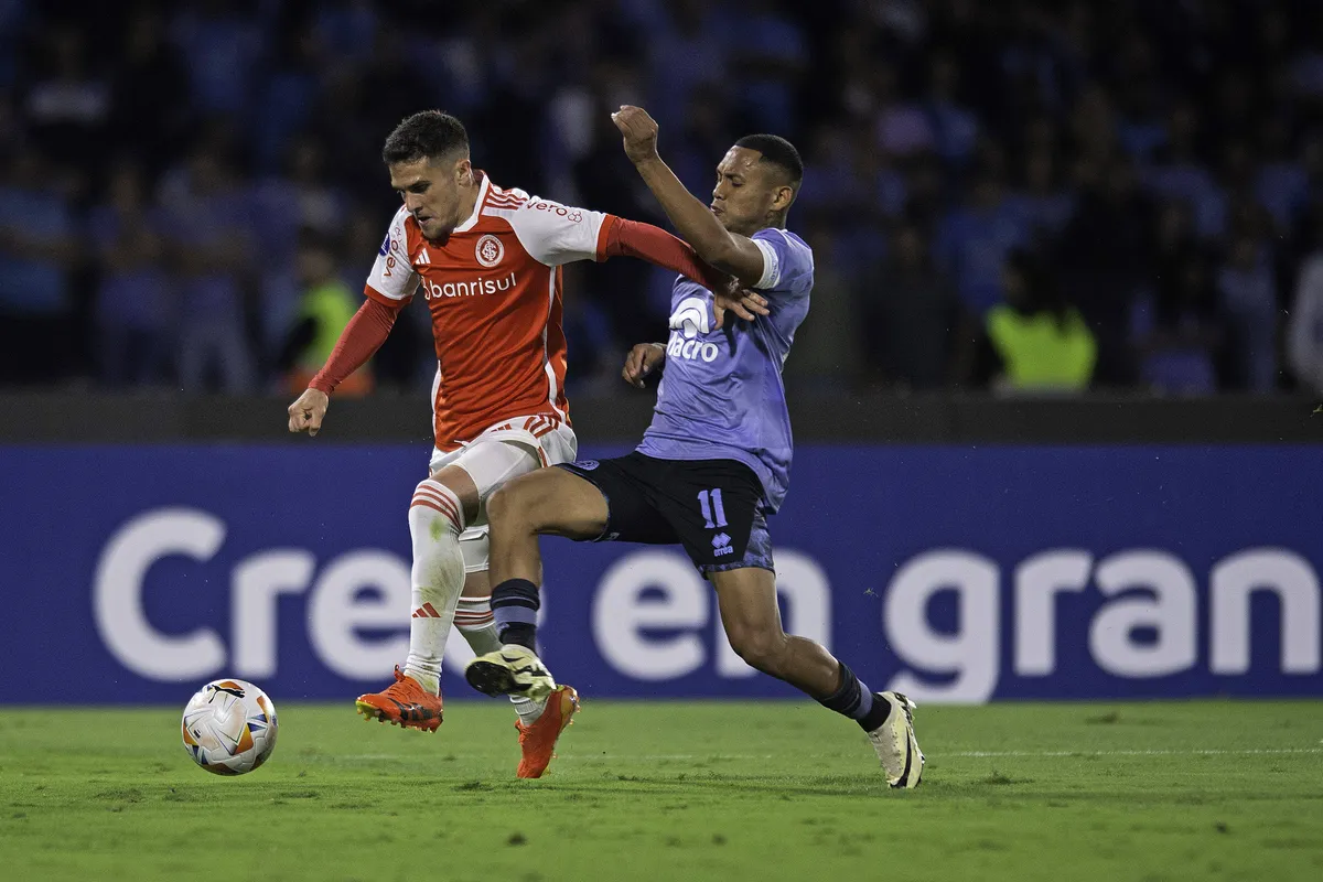 2nd April 2024: Est& xe1;dio Mario Alberto Kempes, C& xf3;rdoba, Argentina: Bryan Reyna of Belgrano tussles with Fabrici