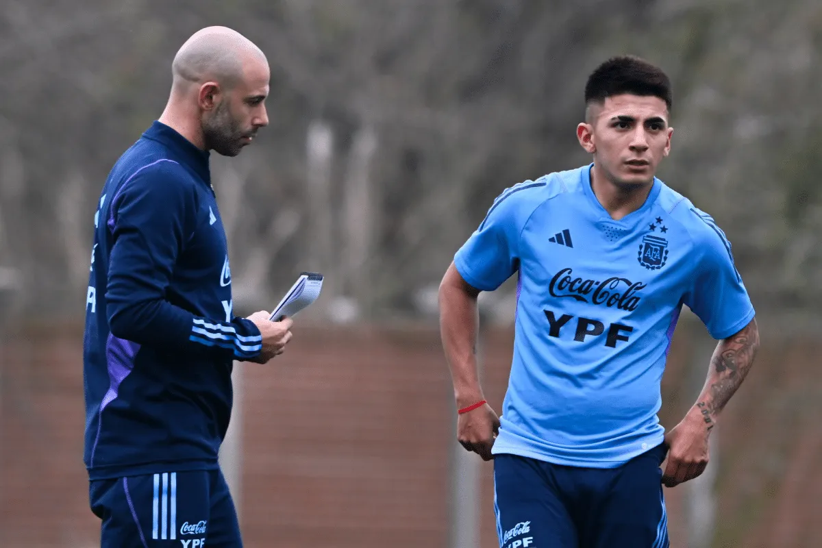 Mascherano con Almada, el capitán de Argentina