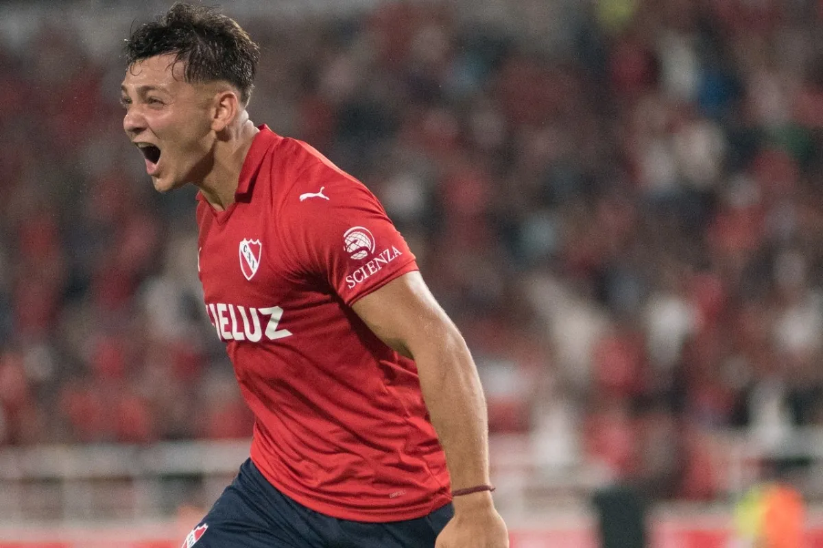 Ignacio Maestro Puch festejando un gol en Independiente