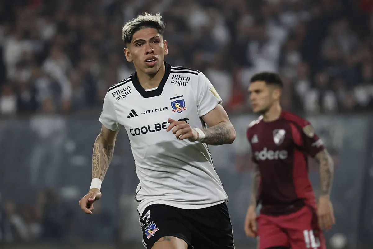 Carlos Palacios sigue siendo objetivo de Riquelme. (Foto: Imago)