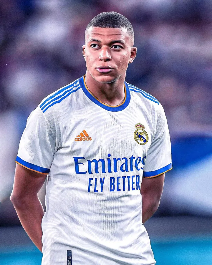 Kylian Mbappé ya firmó contrato con el Real Madrid