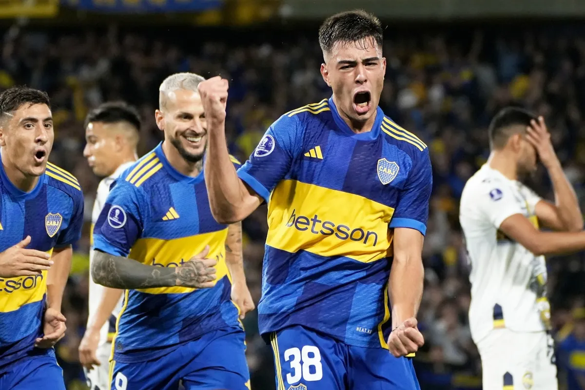 Aaron Anselmino festejando su primer gol en Boca Juniors