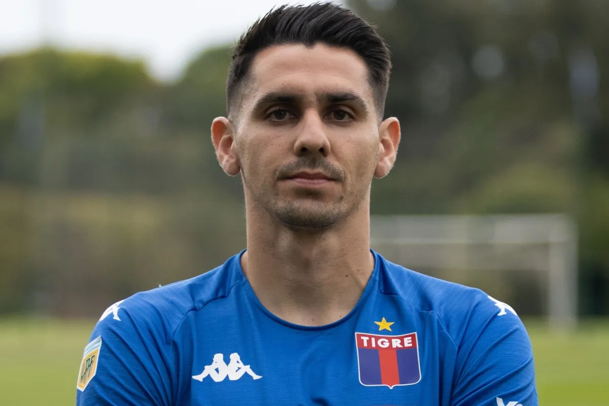 Walter Rodríguez con la camiseta de Tigre