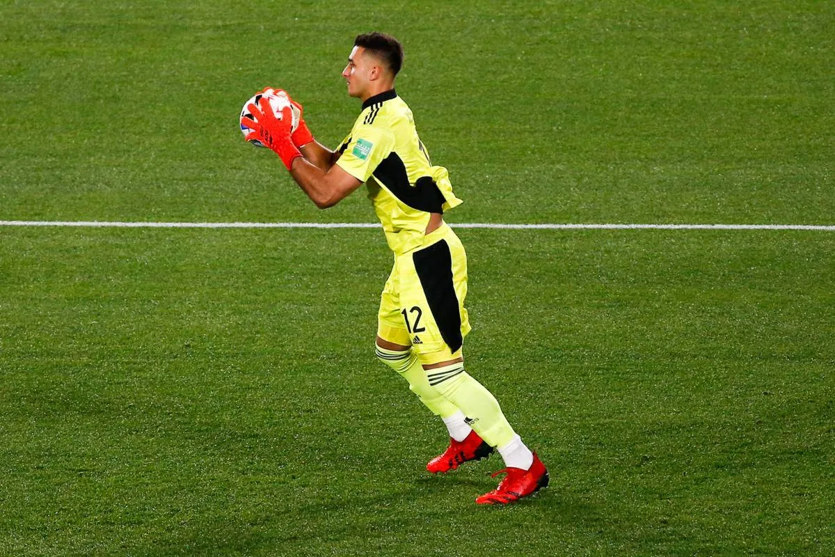 Juan Musso atajando en Argentina