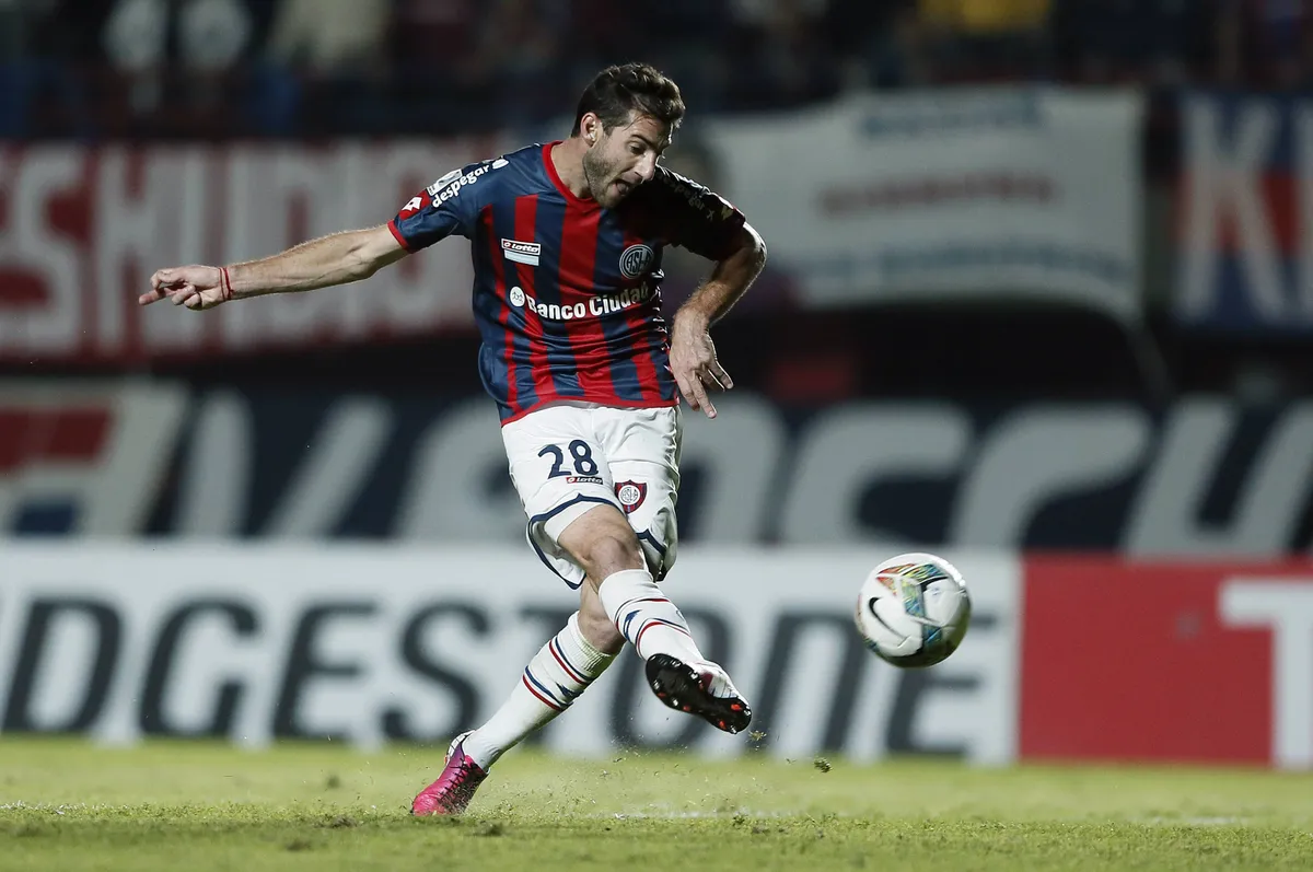 Gol de Ignacio Piatti de San Lorenzo 3-0. CA San Lorenzo vs Botafogo Rio de Janeiro. Copa Libertador