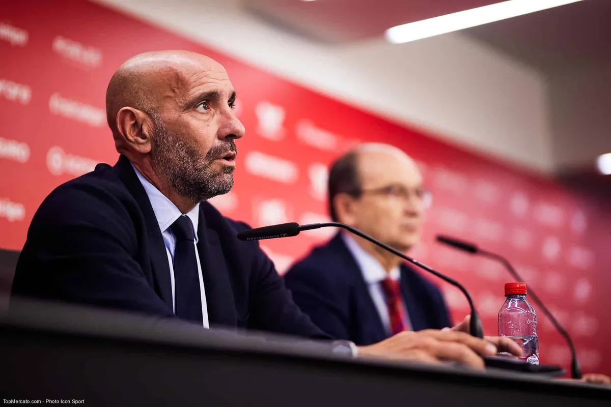 Monchi, en una conferencia de prensa del Sevilla