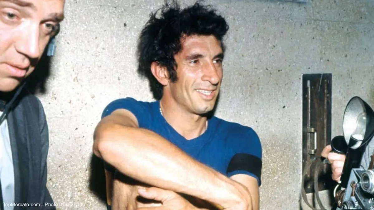 Antonio Rattin con la indumentaria de Boca Juniors tras un partido