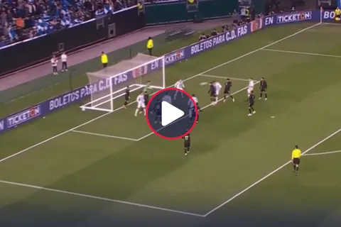 Video: Cuti Romero abrió el marcador de cabeza para Argentina contra El Salvador