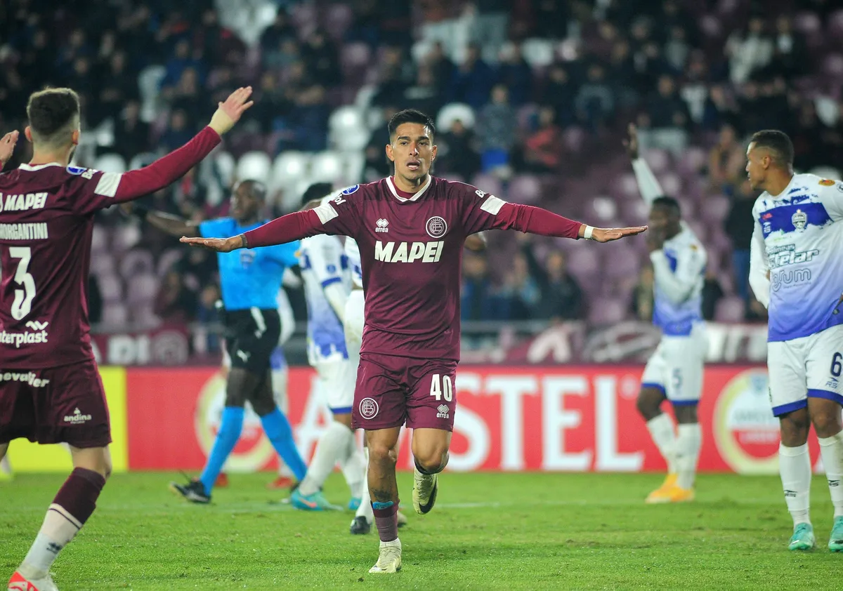 AtlÃ tico Lanus vs Metropolitanos/COPA SUDAMERICANA 2024/FOTOBAIRES *** AtlÃ tico Lanus vs Metropolitanos COPA SUDAMERIC