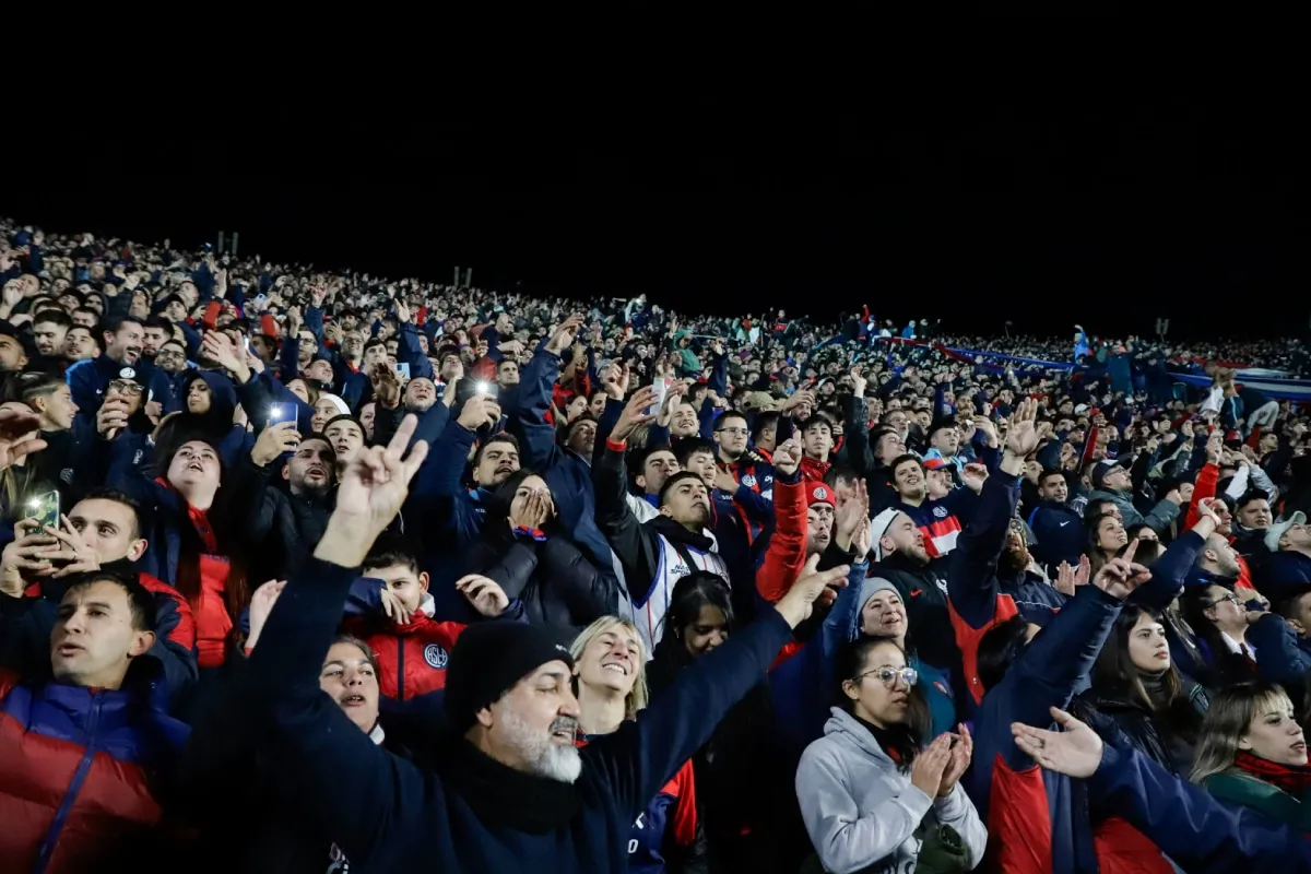 Hinchas de San Lorenzo en el Nuevo Gasómetro