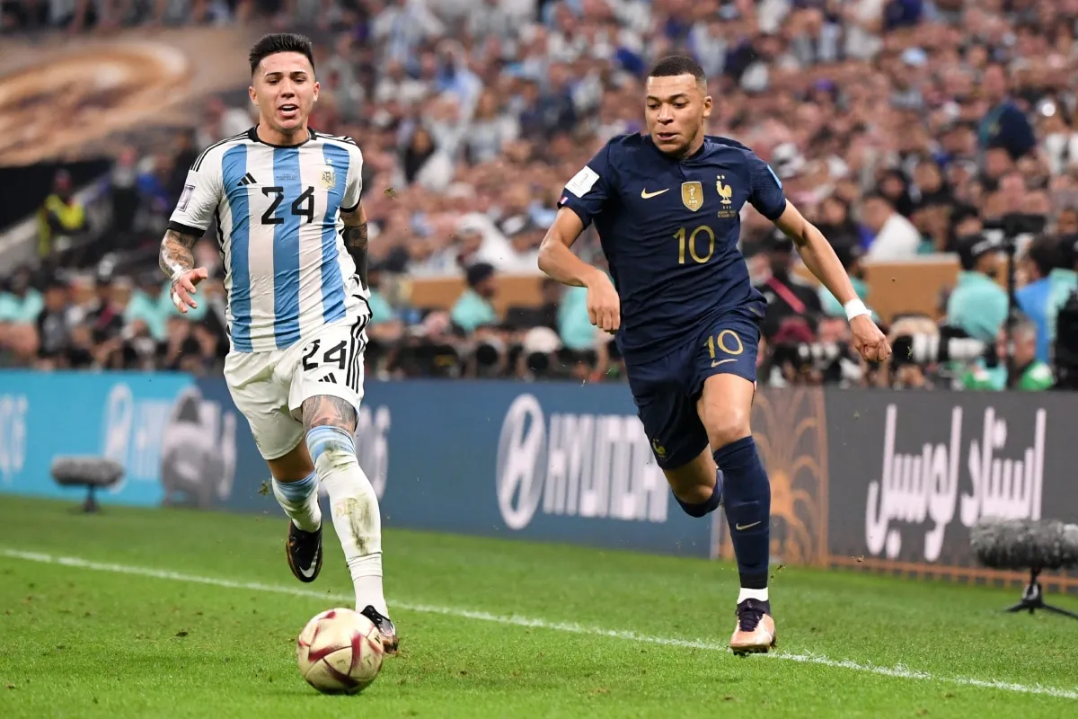 Enzo Fernández, apuntado por la Federación Francesa de Fútbol