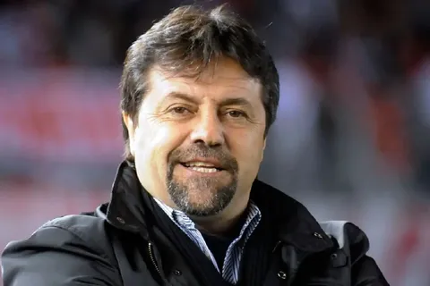 ¿Por qué Ricardo Caruso Lombardi se tiene que ir de Argentina para volver a dirigir?