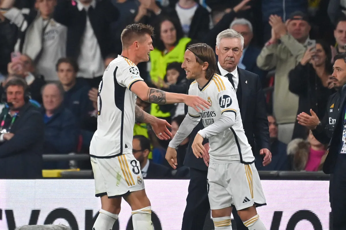 Auswecshlung Toni KROOS (Real Madrid,li), Einwechslung Luka Modric (Real Madrid). Re:Trainer Carlo ANCELOTTI (Real Madri