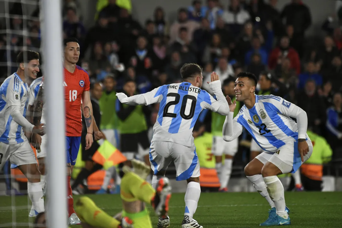 Alexis Mac Allister y Lautaro Martinez. Argentina vs Chile. Eliminatorias Copa del Mundo 2026. Fotobaires 5/9/2024 *** A