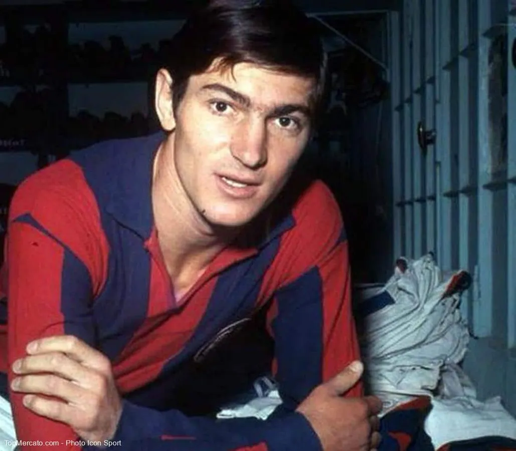 Rodolfo Fischer posa con los colores de San Lorenzo de Almagro