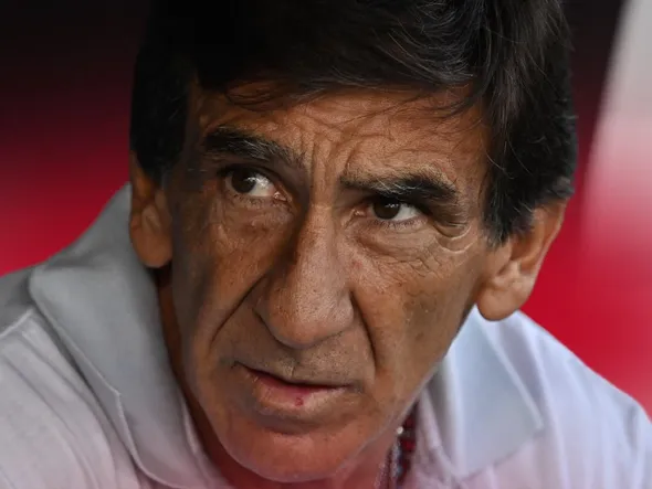 Costas lo sufre: la salida que obliga a Racing a reorganizar su mercado de pases