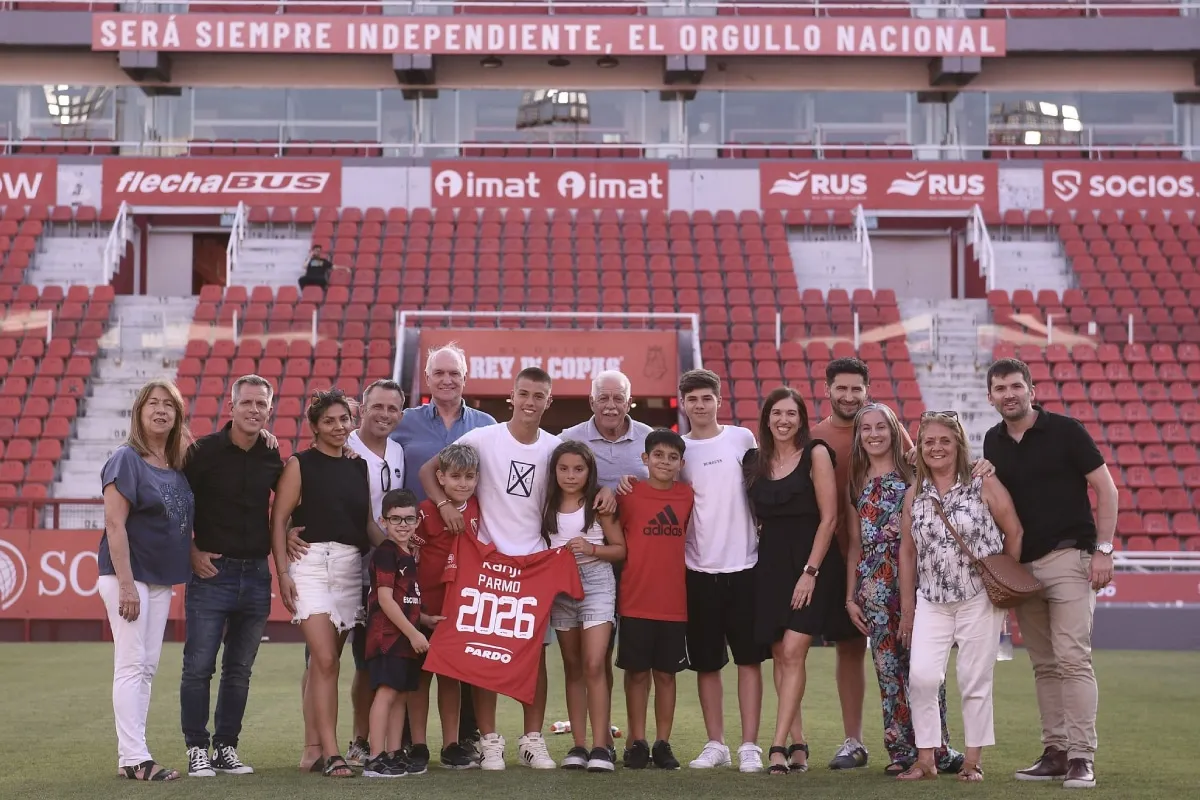 Tomás Parmo, con toda su familia, en el Libertadores de América de Independiente