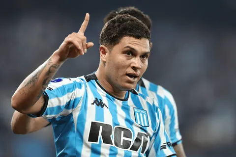 Refuerzos River: Racing reveló las condiciones para el fichaje de Juanfer Quintero