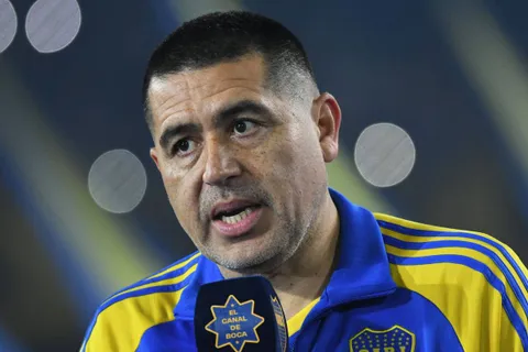 Refuerzos Boca: al cierre del mercado de pases, Riquelme negocia por un defensor