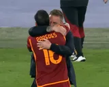 ¡A lo Boca! De Rossi y Paredes comparten un festejo “bostero” tras la victoria de Roma