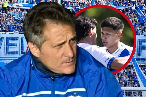 Barros Schelotto atento al goleador que brilla en la Fábrica de Vélez