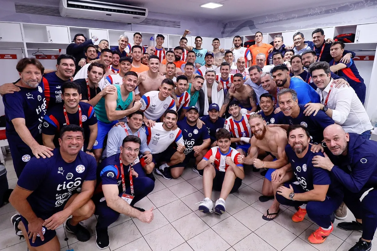 Selección de Paraguay festeja el triunfo ante Brasil por Eliminatorias