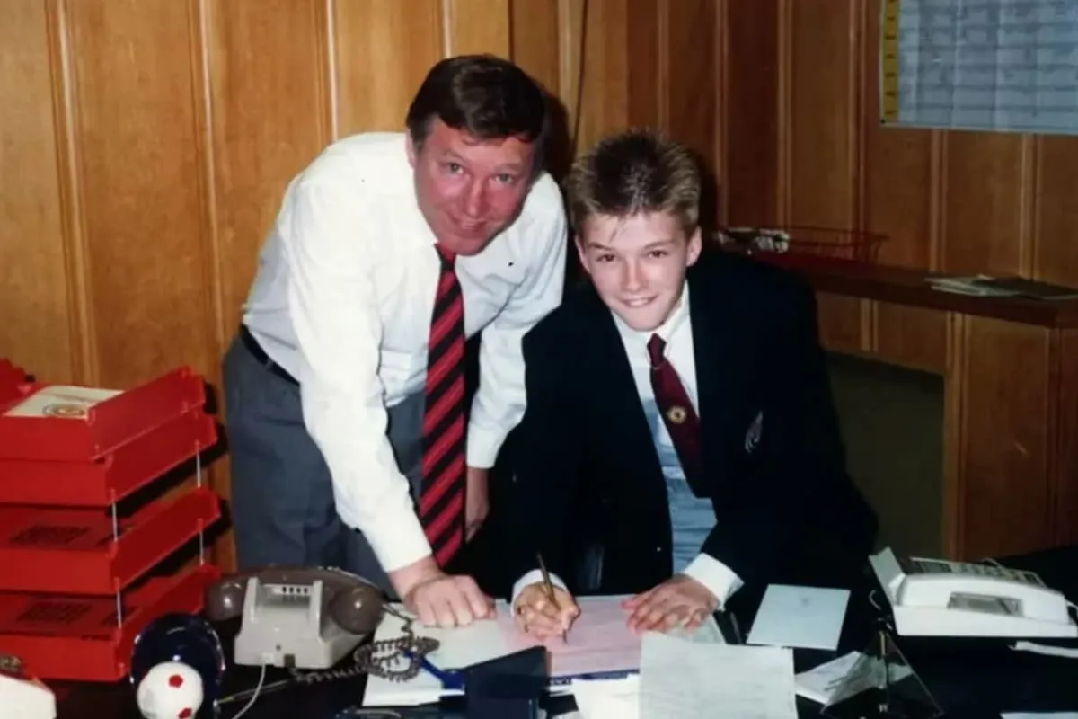Sir Alex Ferguson y un jovencito David Beckham