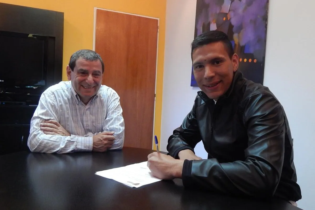 El día que Andrés Chávez firmó su contrato con Boca Juniors en 2014