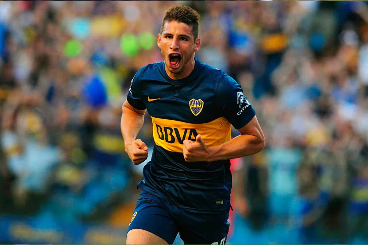 Jonathan Calleri festejando un gol en Boca