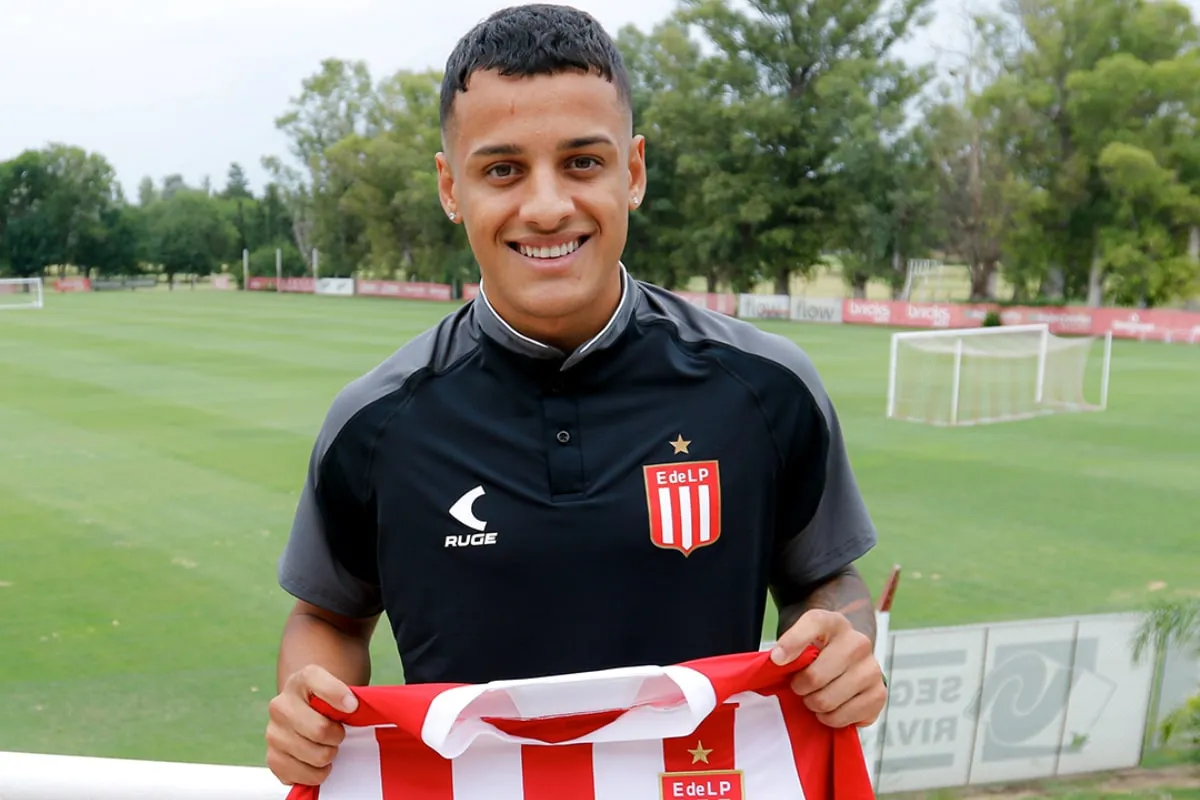 Tiago Palacios en su presentación como jugador de Estudiantes