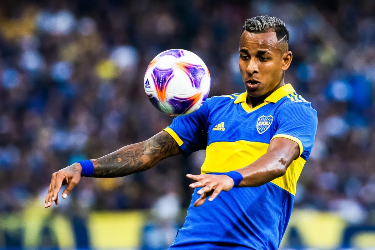 Sebastián Villa con la camiseta de Boca Juniors