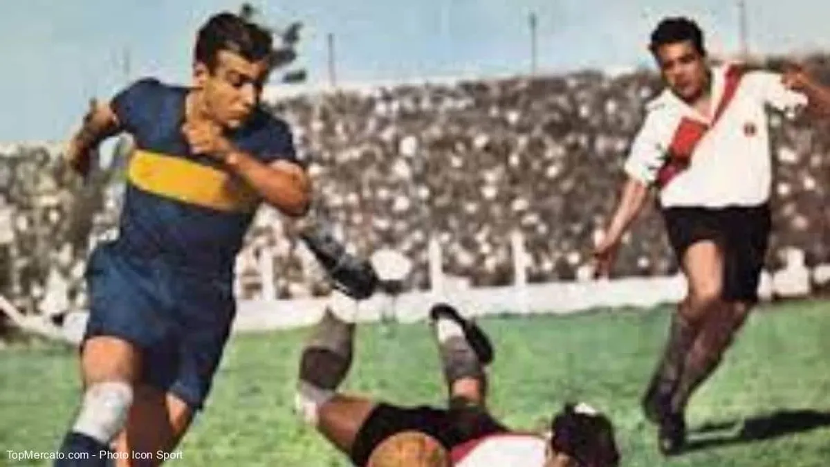 Francisco Varallo en un superclásico entre Boca Juniors y River Plate