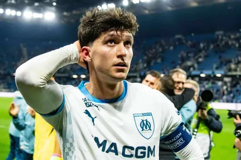 Balerdi sufre con la Selección… y en Francia: la fuerte decisión que podría haber afectado su rendimiento