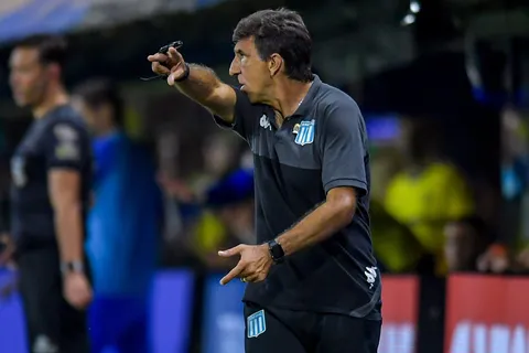 Gustavo Costas chicaneó a Boca tras la derrota de Racing