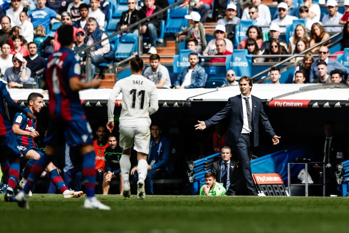 Julen Lopetegui dirigiendo a Real Madrid