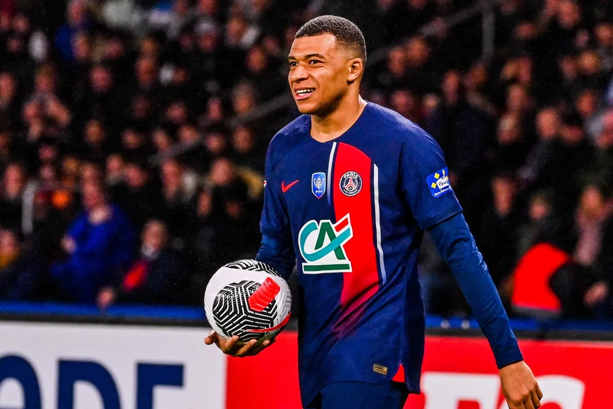 Kylian Mbappé recibió la bienvenida de Federico Valverde