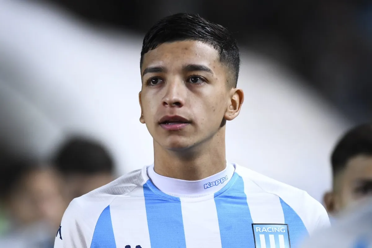 Tomás Avilés con la camiseta de Racing