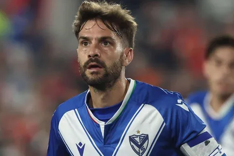 Vélez podría perder a su capitán: los 2 equipos que pretenden a Agustín Bouzat