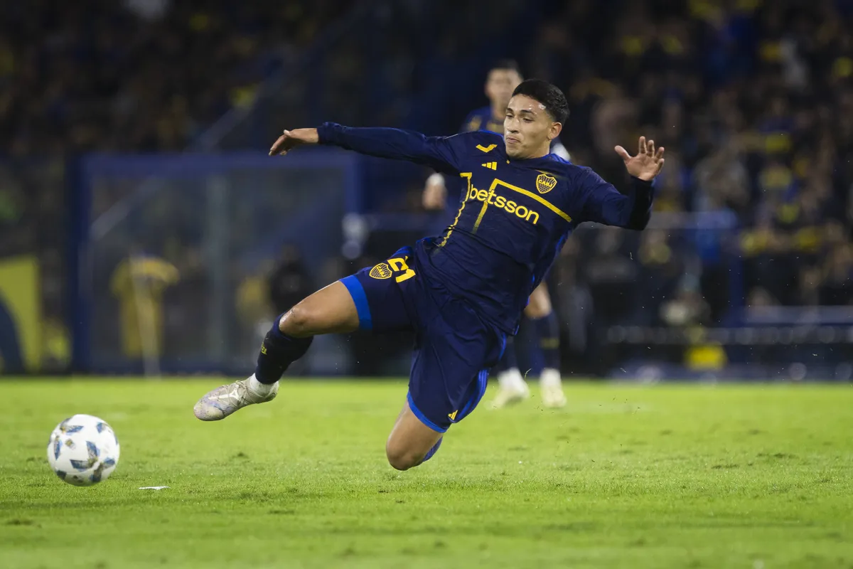 Boca Jrs. v Godoy Cruz Ezequiel Fernandez of Boca Juniors is in action during a Group B match between Boca Juniors and G