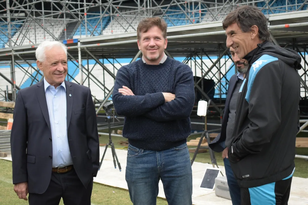 Alejandro Domínguez inspeccionando El Cilindro para la final de la Libertadores 2024