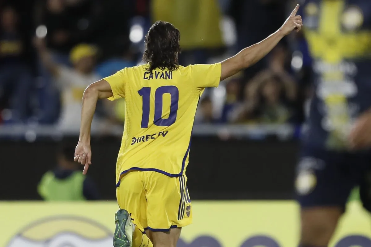 Edinson Cavani festeja su gol ante Sportivo Trinidense