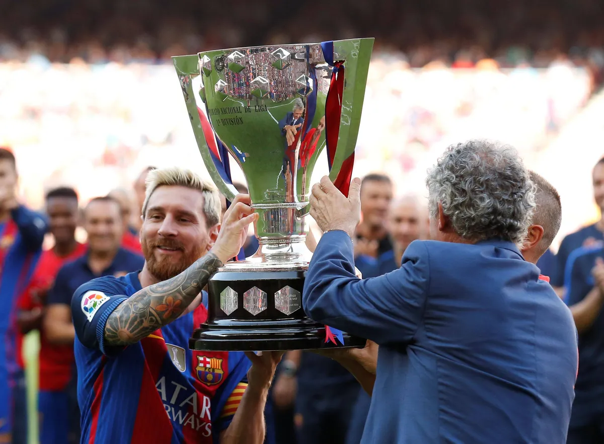 Football Soccer – Barcelona v Real Betis – Spanish La Liga Santander – Camp Nou stadium Football Soccer – Barcelona v Re