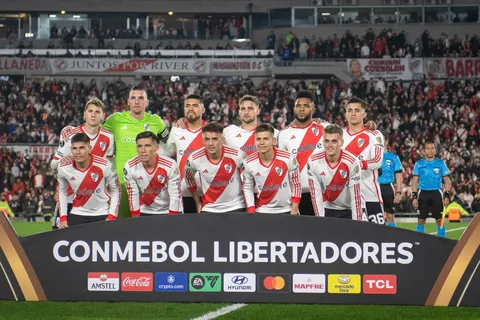 No es Pezzella: el defensor argentino que juega en Europa y llegaría a River en este mercado de pases