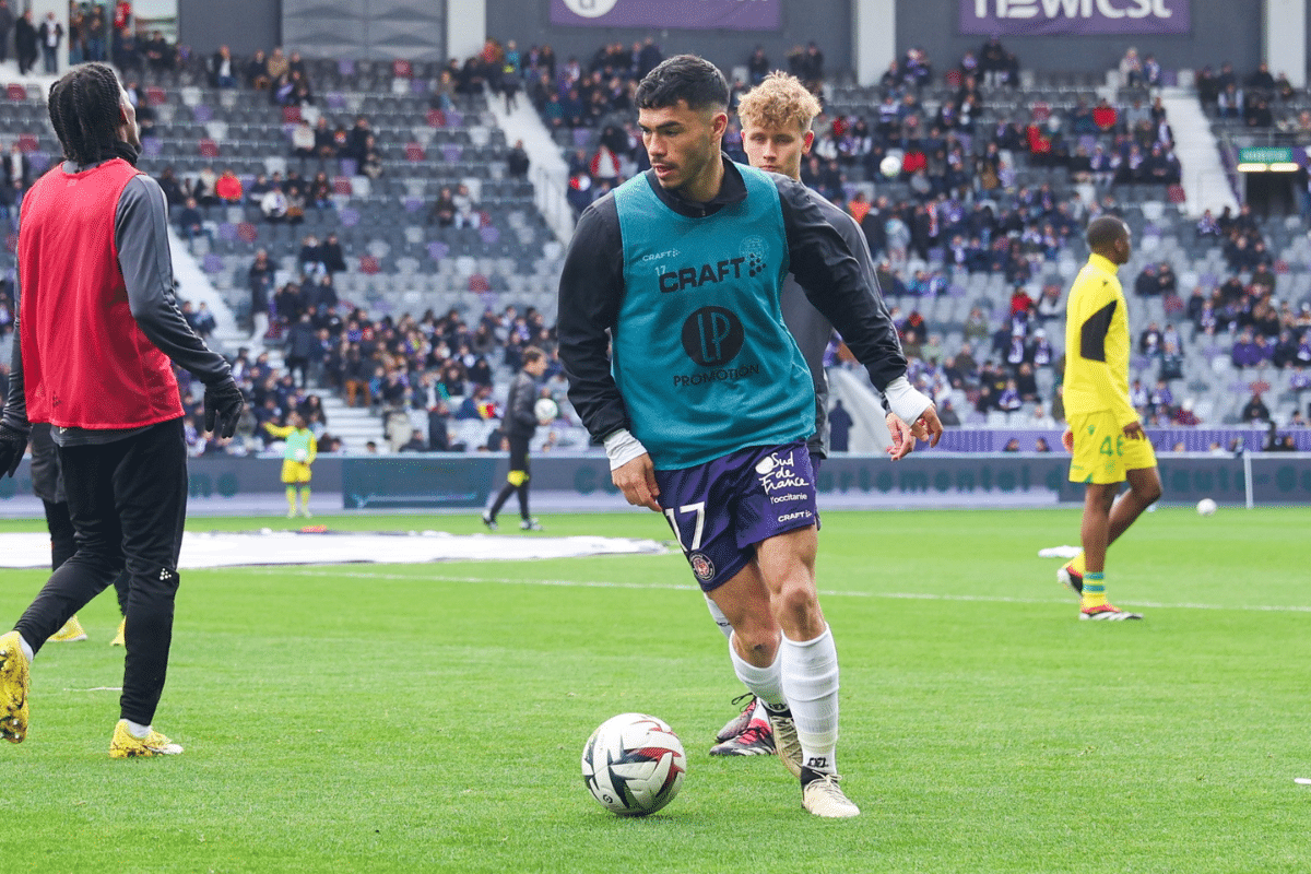 Con una mascarilla, Gabriel Suazo explicó su ausencia en el último partido de Toulouse