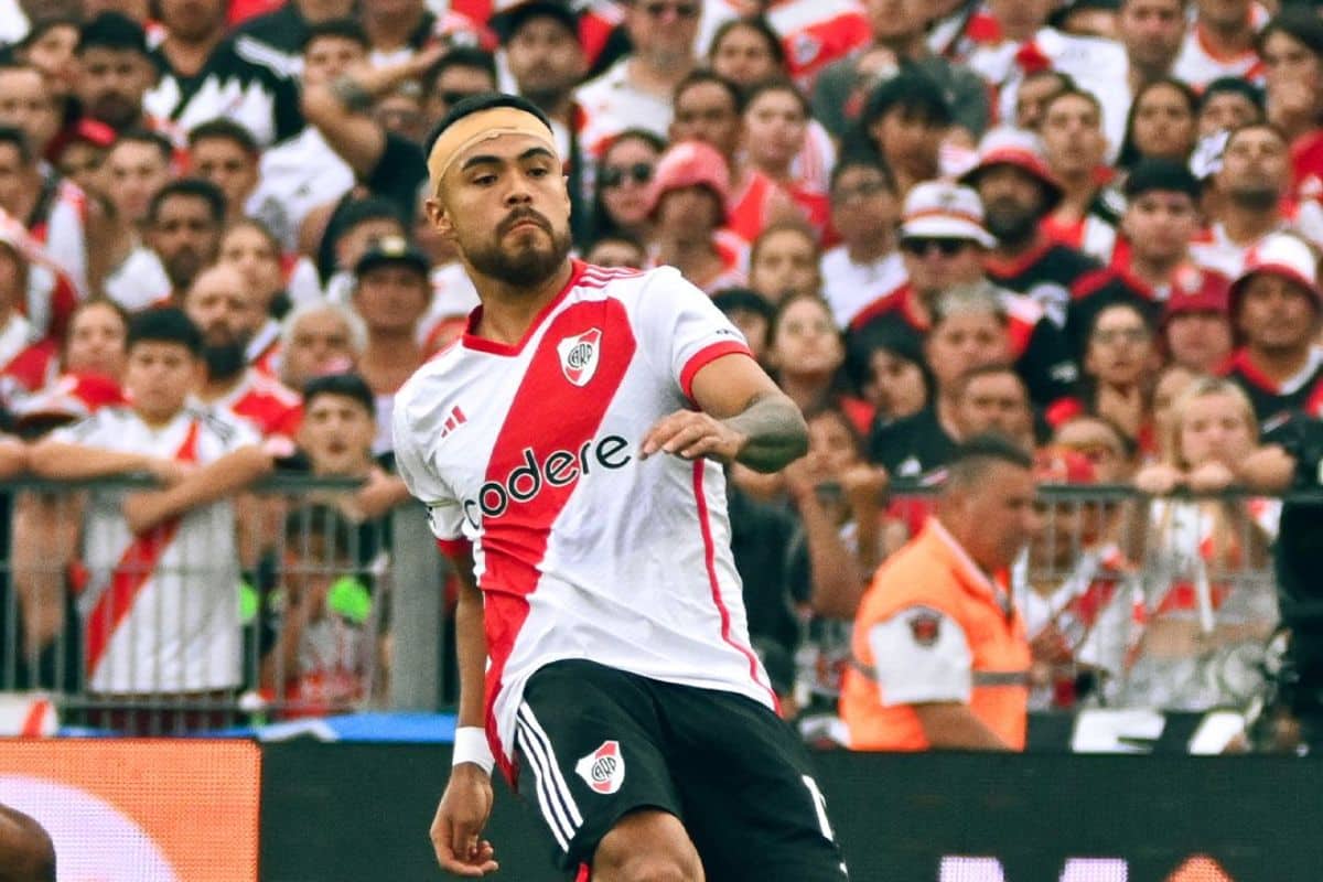 Paulo Díaz fue ovacionado por la hinchada de River y se peleó con un rival