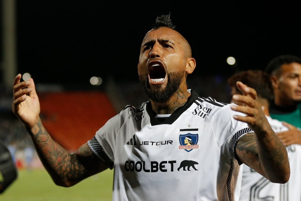 Para largo: Arturo Vidal conoce el tiempo que estará fuera de Colo Colo por lesión