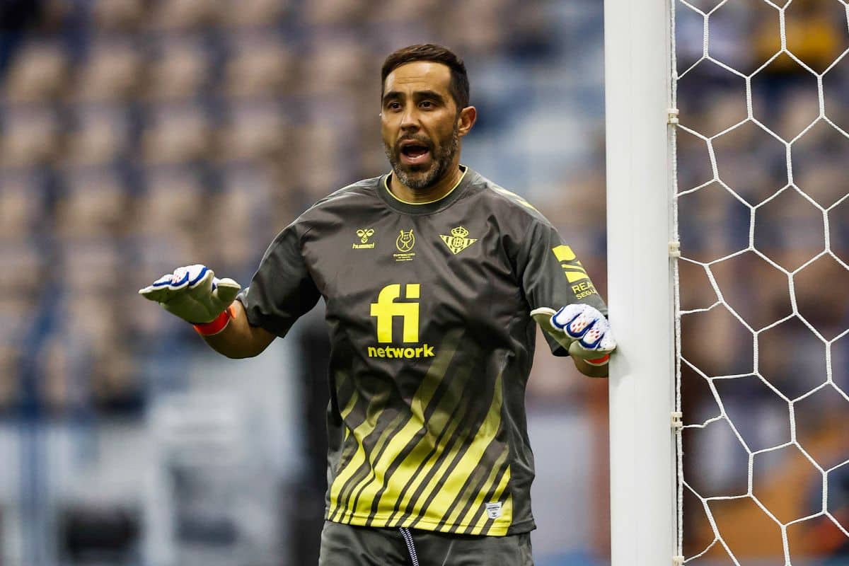 Claudio Bravo despejó las dudas sobre su continuidad en Betis