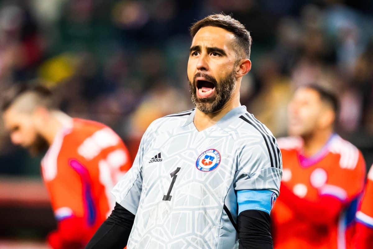 Peligra su retorno a Chile: Claudio Bravo recibirá oferta en Europa